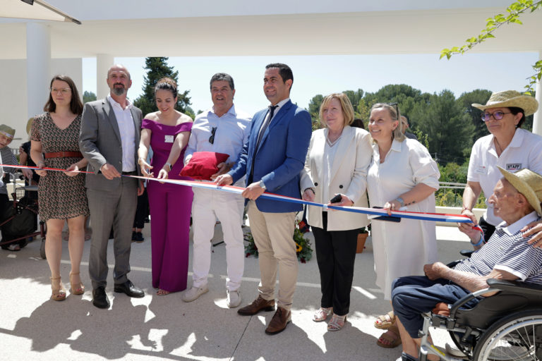 DomusVi inaugure à Allauch la nouvelle résidence L’Écrin des Collines, un établissement nouvelle génération dédié au bien-être et à l’accompagnement des personnes âgées et de leurs familles.